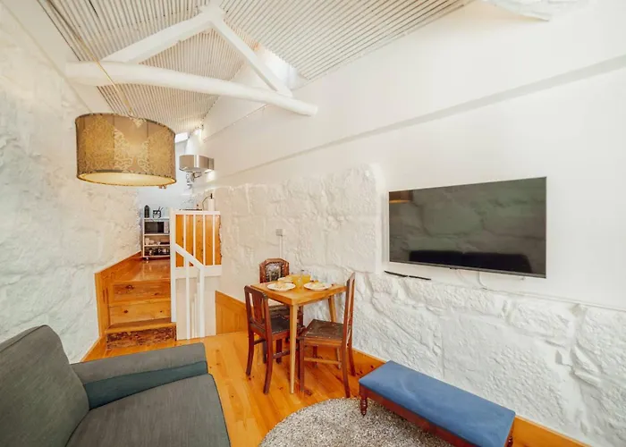 Charming Tiny House By Hosty